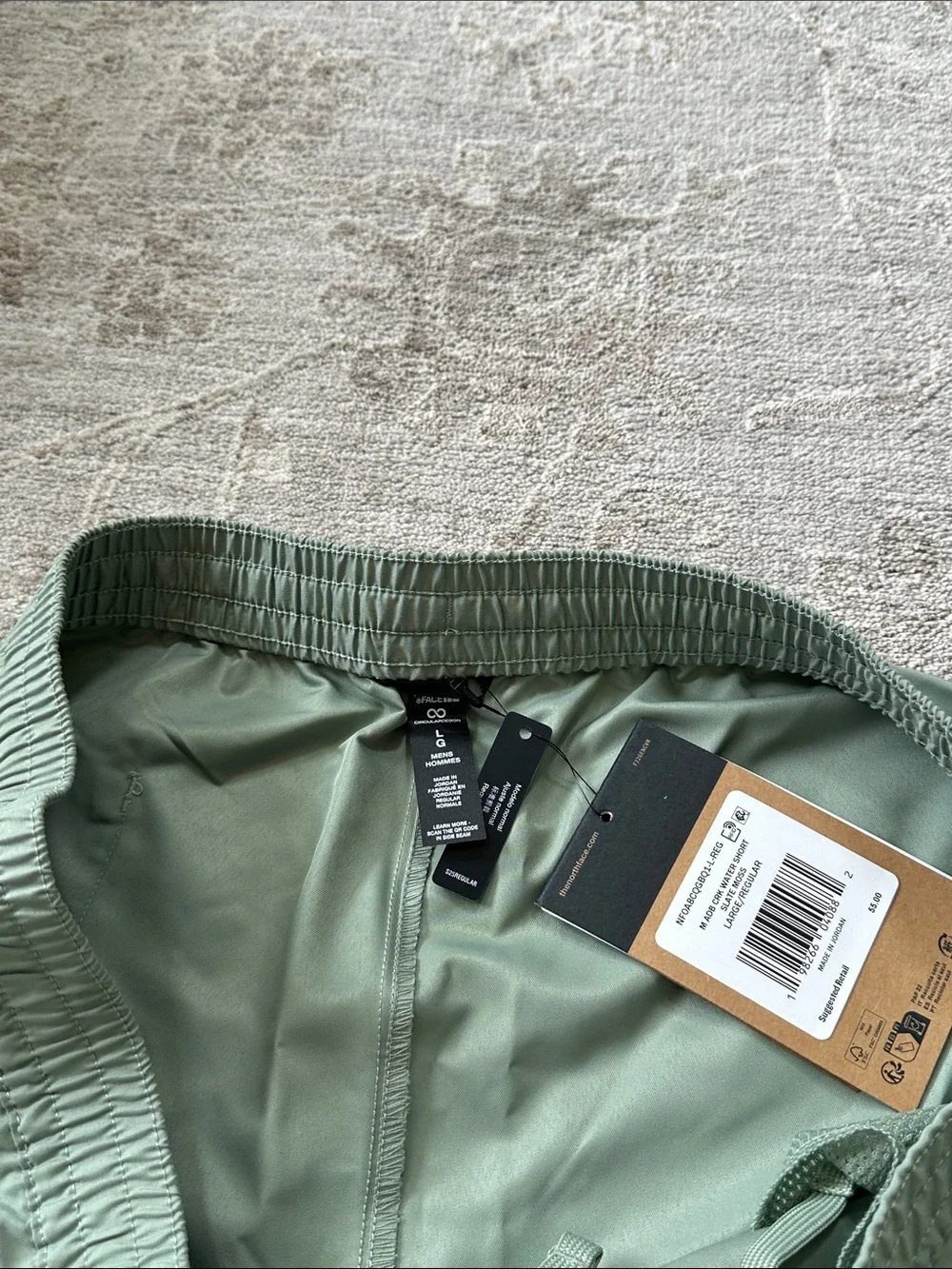 The North Face Men's Large Water Shorts in Slate Moss color. Flash dry materials